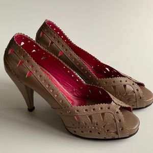 Olinda Tan Cut Out Peep Toe Mid Heel Size 9